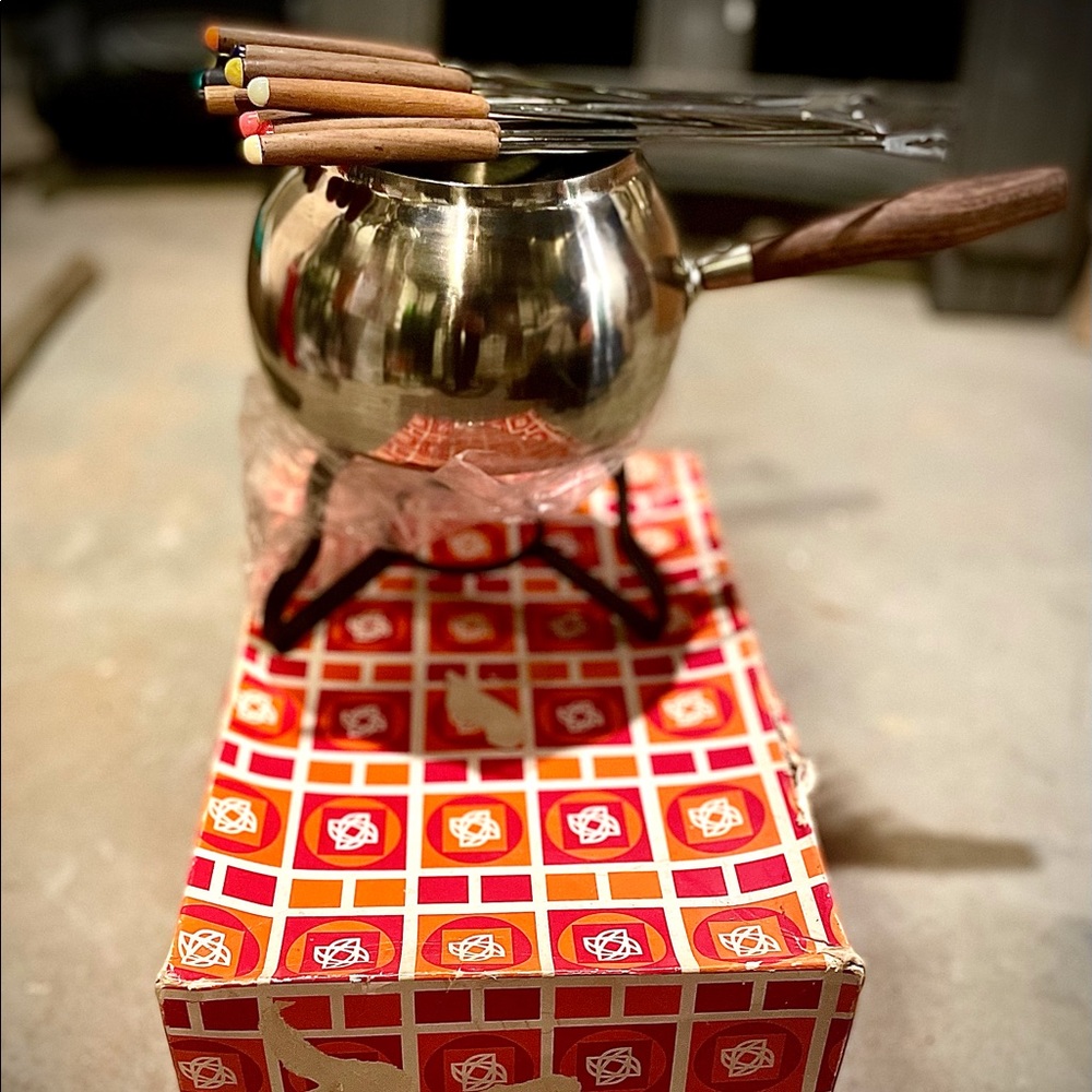 1960’s vintage in the box fondue pot with all pieces included and intact
